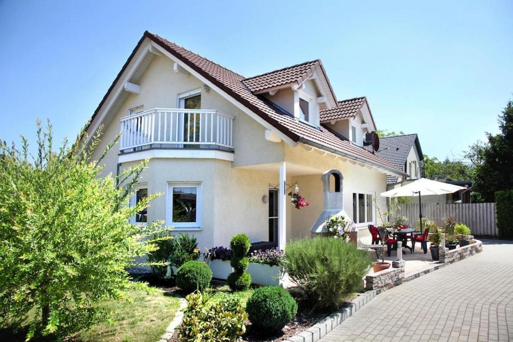 Ferienhaus Adler In Миров Екстериор снимка