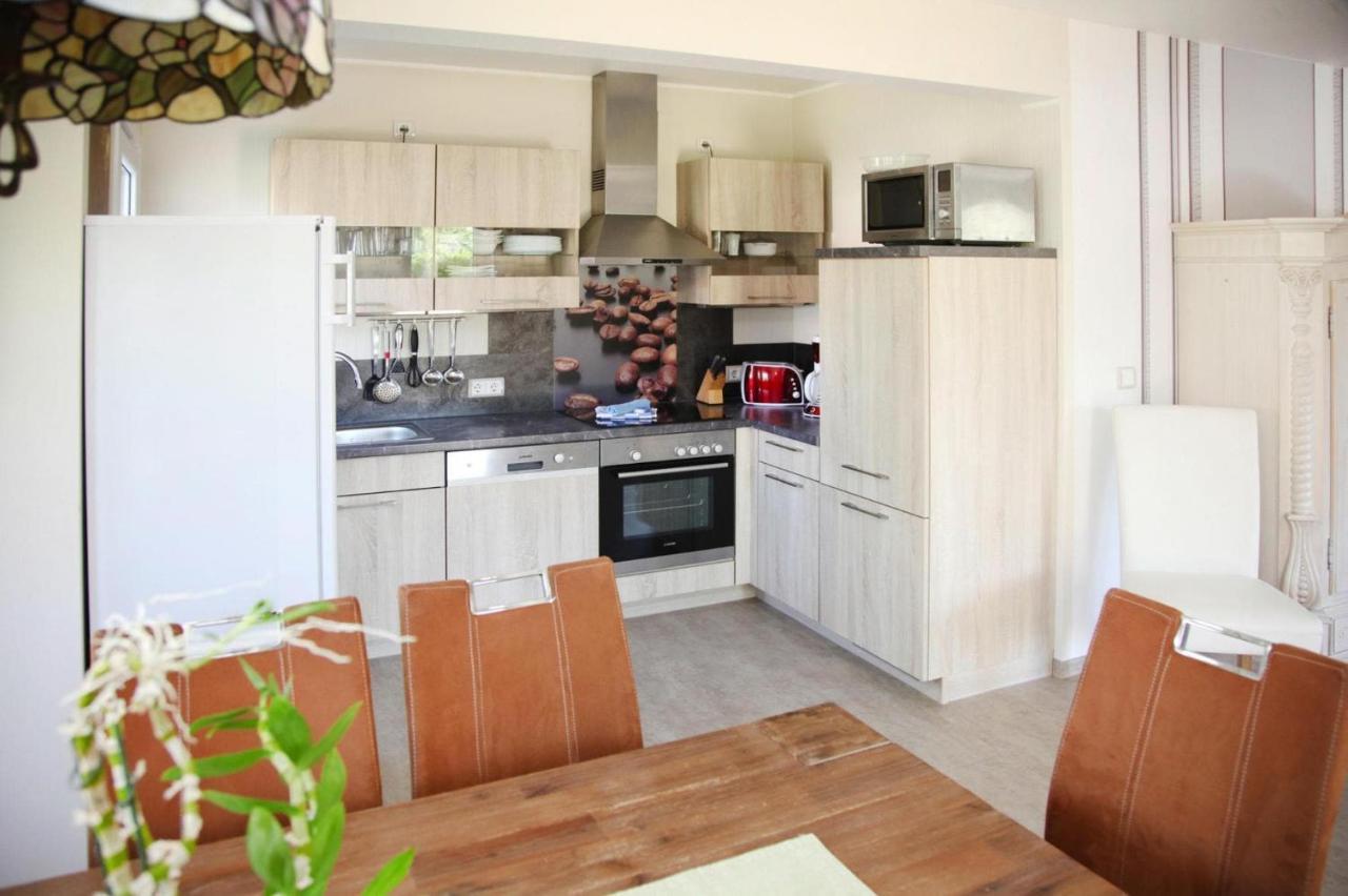 Ferienhaus Adler In Миров Екстериор снимка