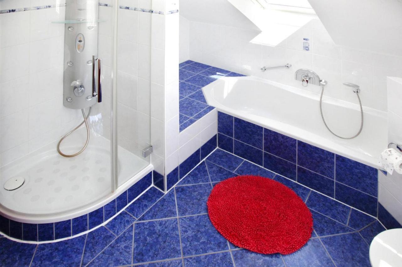 Ferienhaus Adler In Миров Екстериор снимка