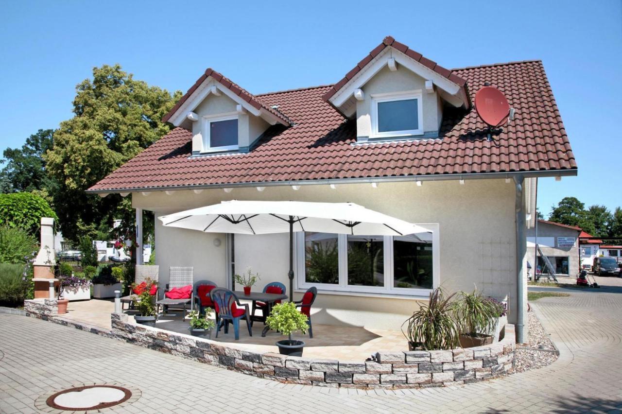 Ferienhaus Adler In Миров Екстериор снимка